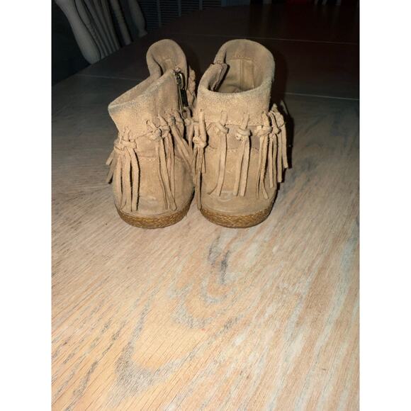 Ugg Shenendoah tan ankle fringe boots size 8 - Picture 6 of 11